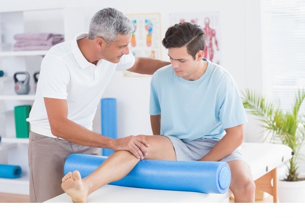 Un médecin avec une arthrose des jambes